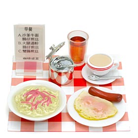 ハム入りスープマカロニ/目玉焼き2個とソーセージ/コーヒーか紅茶